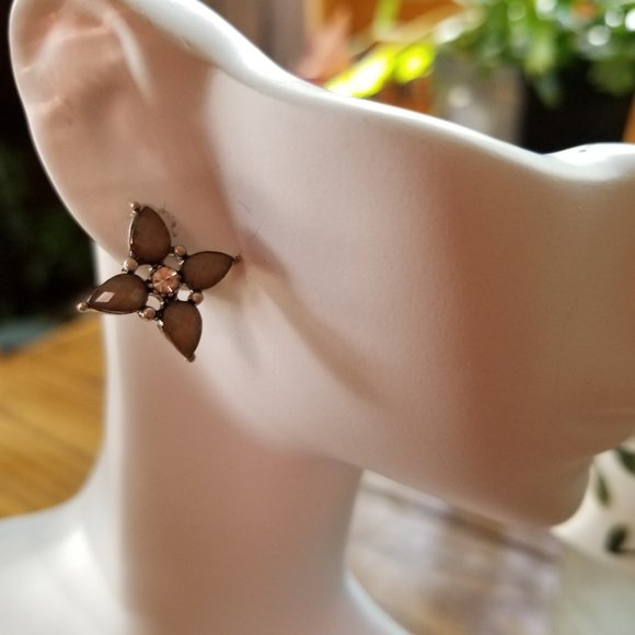 NWT GAP EARRINGS - Picture 1 of 4